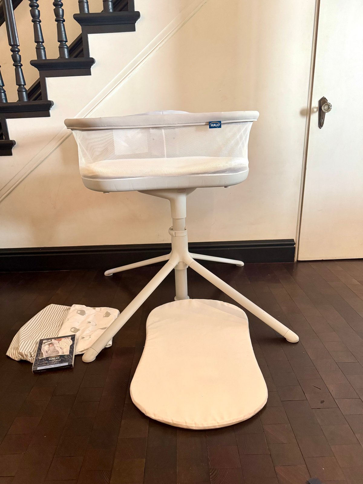 HALO BassiNest Swivel Sleeper 3.0