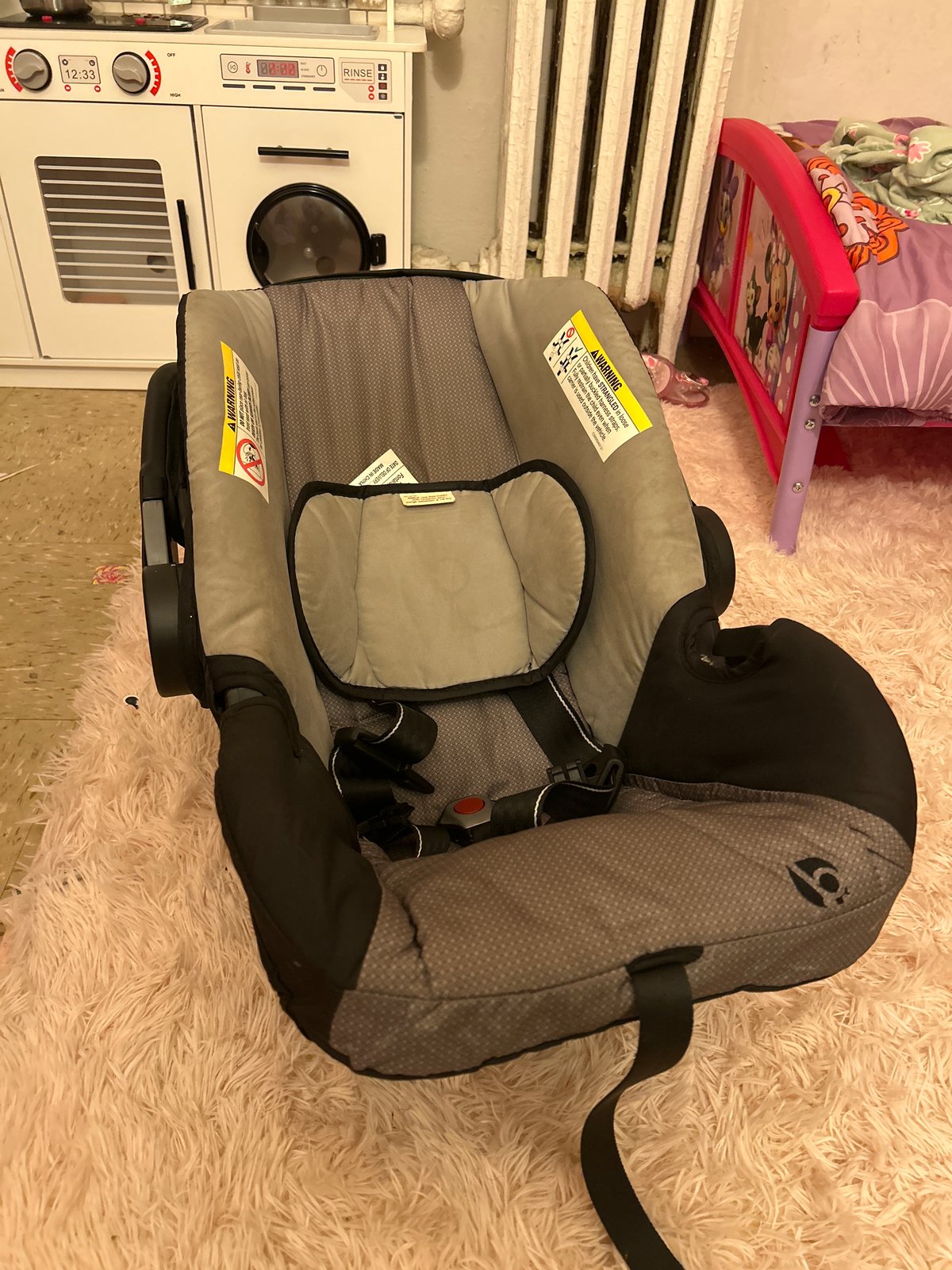 Convertible Car Seat (Gray and Black)